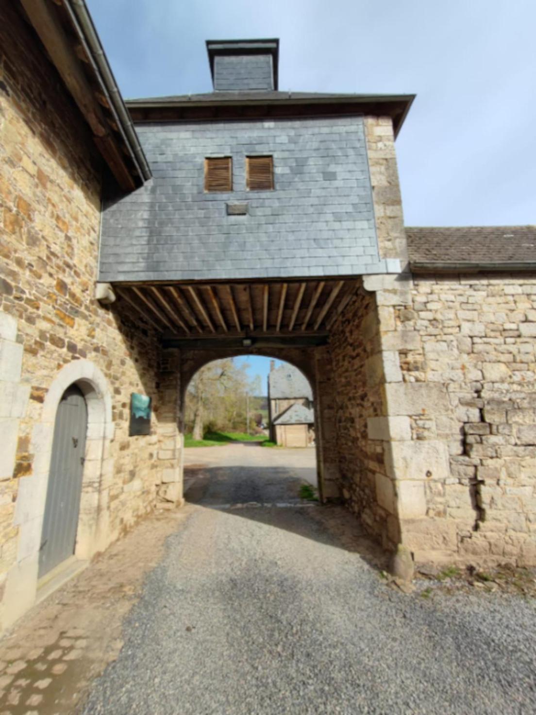 Вилла Le Petit Chateau De Blier Erezee Экстерьер фото